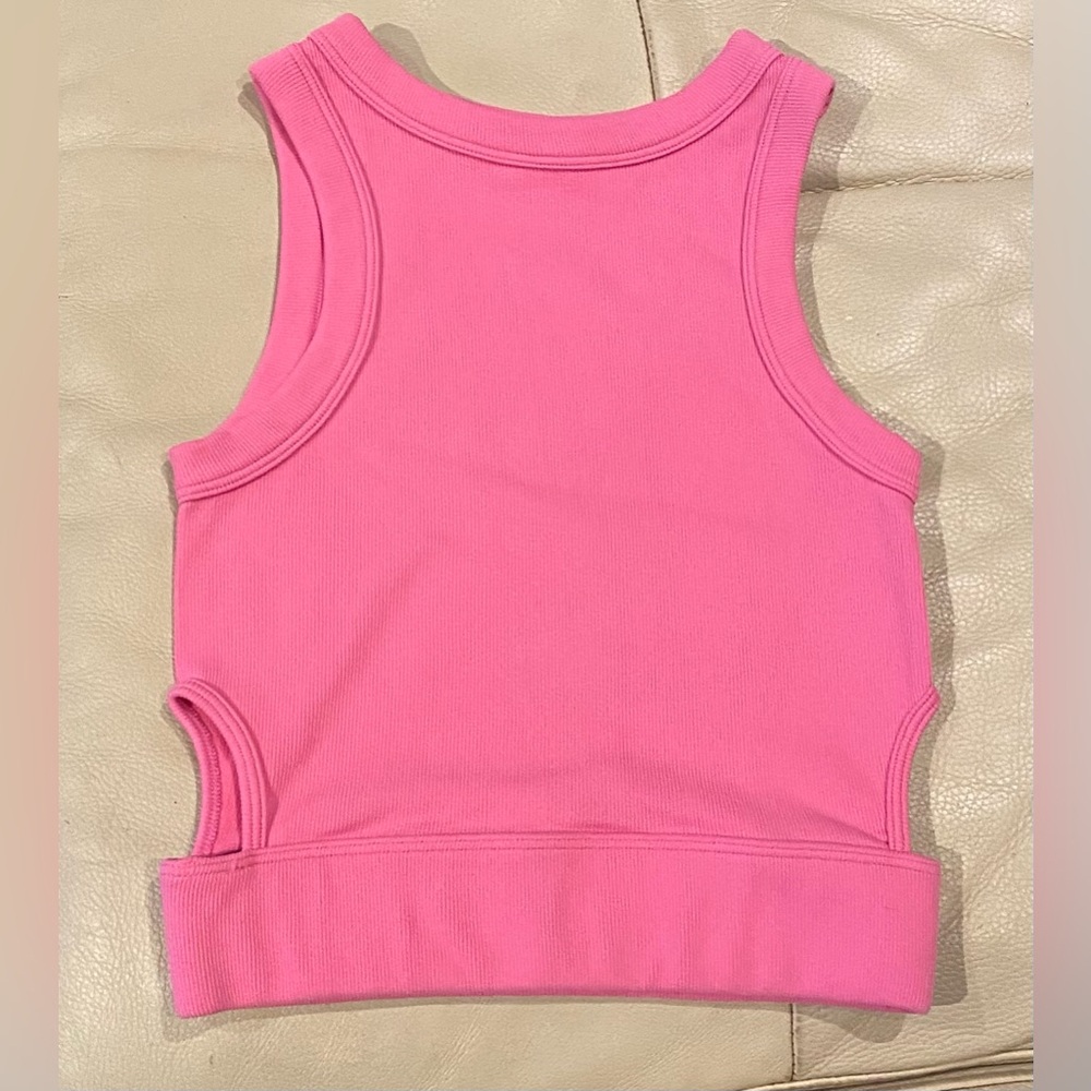Habit ribbed cut-out stretch crop top. OS but fits like a small.